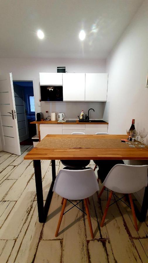 Apartament Piasek I Morze Рови Екстериор снимка